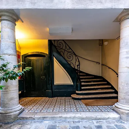 42cherchemidi New 100m2 3br Designer Flat In 6th St Germain-des-pres פריז